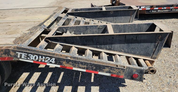 image for item DK5213 2007 Trail Eze TE30R24  equipment trailer