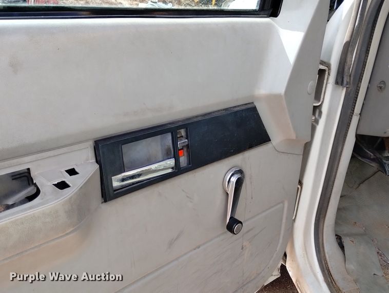 image for item DN6396 1994 GMC C3500  bucket truck