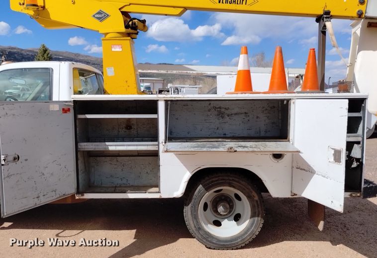 image for item DN6396 1994 GMC C3500  bucket truck