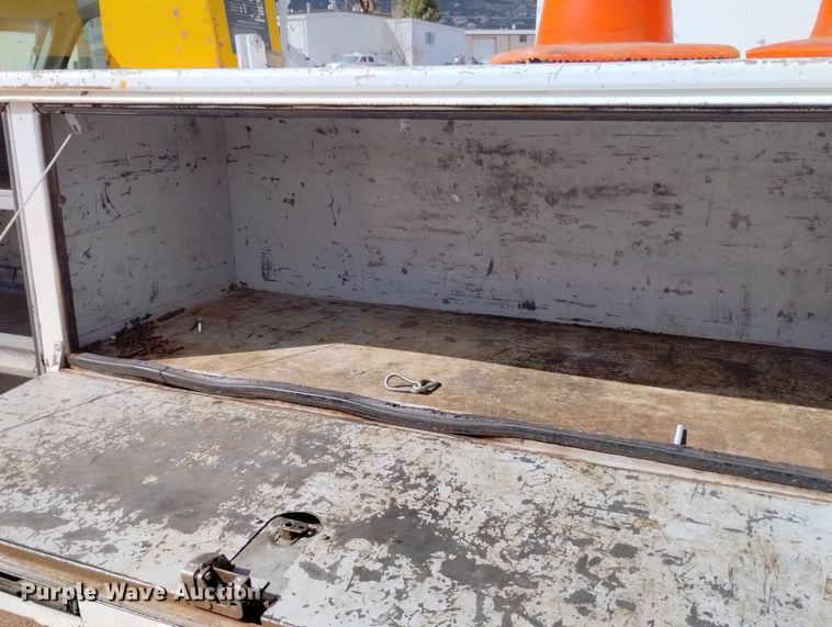 image for item DN6396 1994 GMC C3500  bucket truck