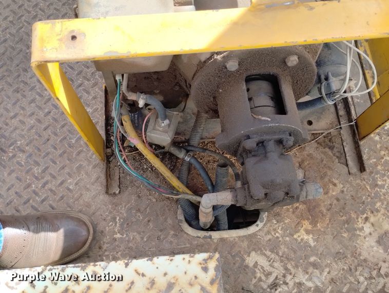 image for item DN6396 1994 GMC C3500  bucket truck