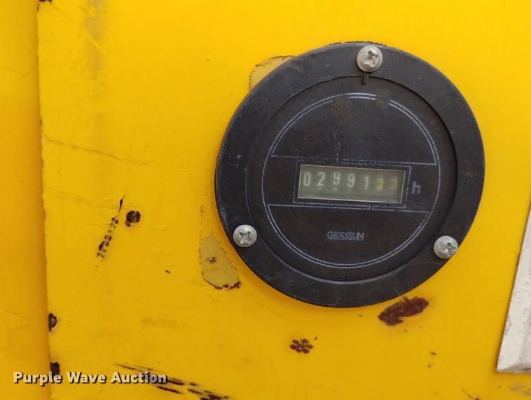 image for item DN6396 1994 GMC C3500  bucket truck