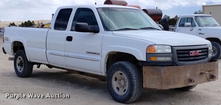 image for item DN6399 2004 GMC Sierra 2500HD  Ext. Cab pickup truck