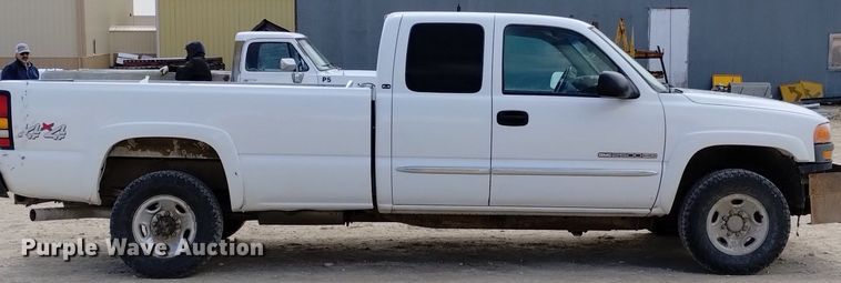 image for item DN6399 2004 GMC Sierra 2500HD  Ext. Cab pickup truck