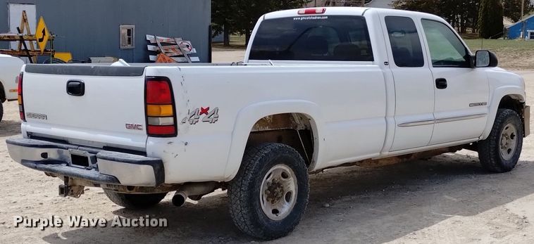 image for item DN6399 2004 GMC Sierra 2500HD  Ext. Cab pickup truck