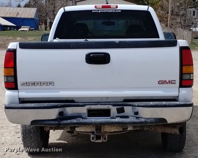 image for item DN6399 2004 GMC Sierra 2500HD  Ext. Cab pickup truck