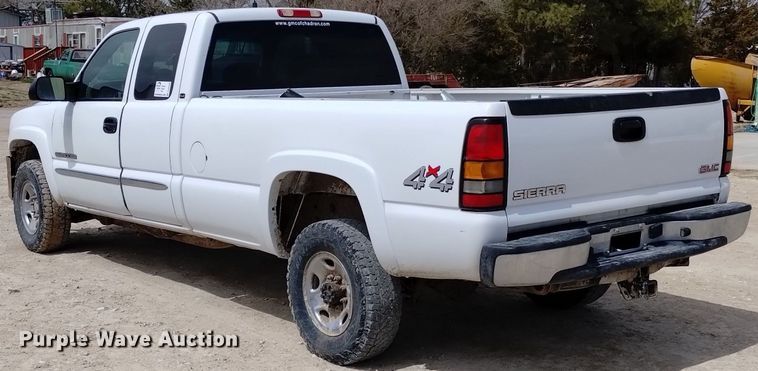image for item DN6399 2004 GMC Sierra 2500HD  Ext. Cab pickup truck