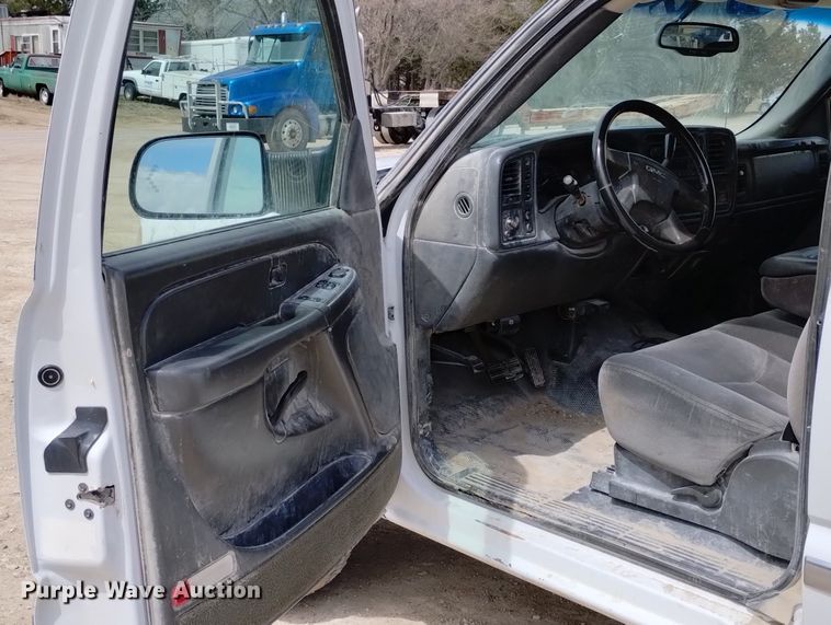 image for item DN6399 2004 GMC Sierra 2500HD  Ext. Cab pickup truck