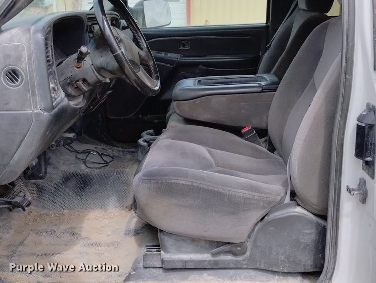 image for item DN6399 2004 GMC Sierra 2500HD  Ext. Cab pickup truck