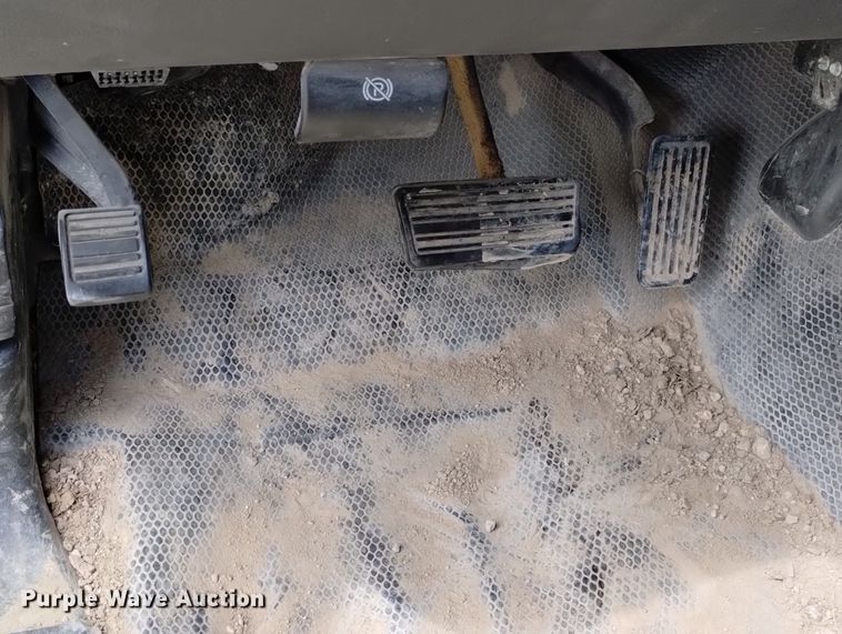 image for item DN6399 2004 GMC Sierra 2500HD  Ext. Cab pickup truck