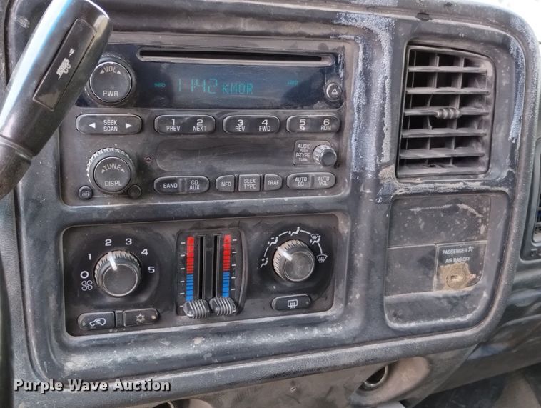 image for item DN6399 2004 GMC Sierra 2500HD  Ext. Cab pickup truck