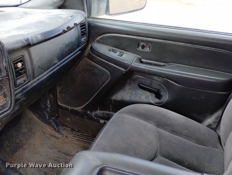 image for item DN6399 2004 GMC Sierra 2500HD  Ext. Cab pickup truck