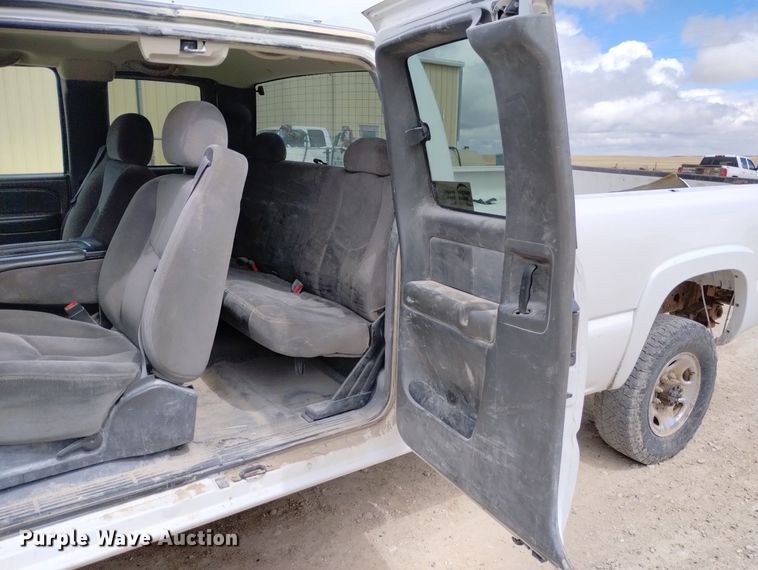 image for item DN6399 2004 GMC Sierra 2500HD  Ext. Cab pickup truck