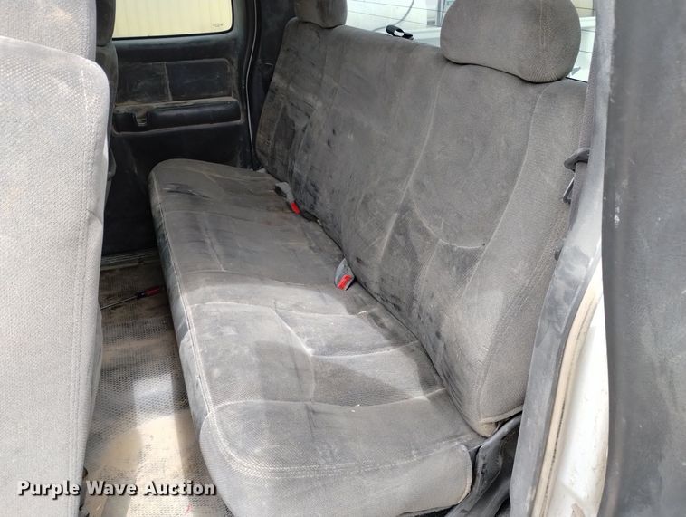 image for item DN6399 2004 GMC Sierra 2500HD  Ext. Cab pickup truck