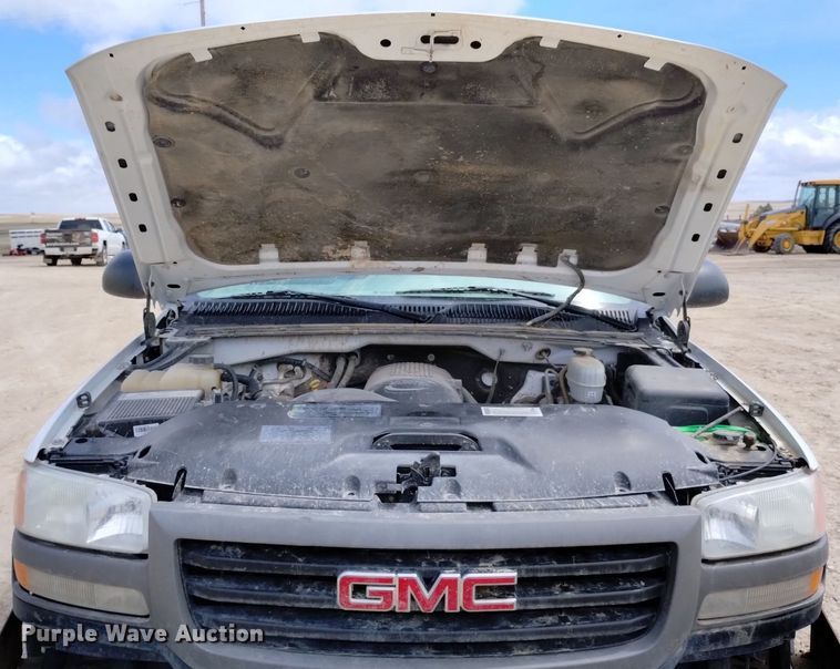 image for item DN6399 2004 GMC Sierra 2500HD  Ext. Cab pickup truck