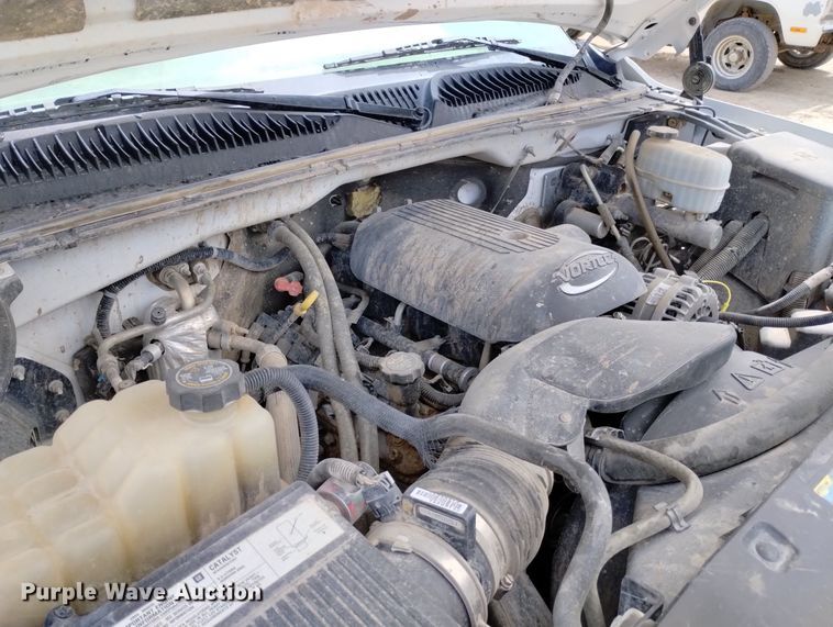 image for item DN6399 2004 GMC Sierra 2500HD  Ext. Cab pickup truck