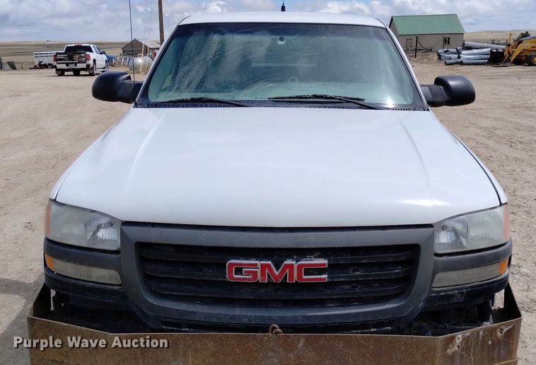 image for item DN6399 2004 GMC Sierra 2500HD  Ext. Cab pickup truck