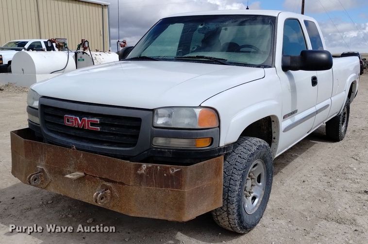 image for item DN6399 2004 GMC Sierra 2500HD  Ext. Cab pickup truck