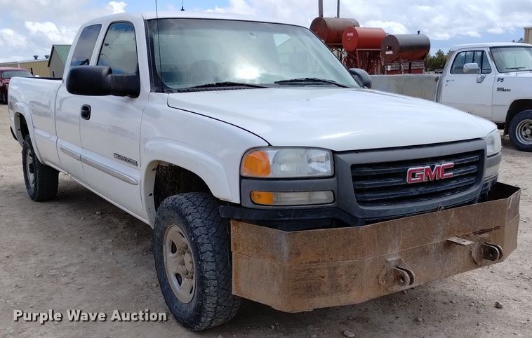 image for item DN6399 2004 GMC Sierra 2500HD  Ext. Cab pickup truck