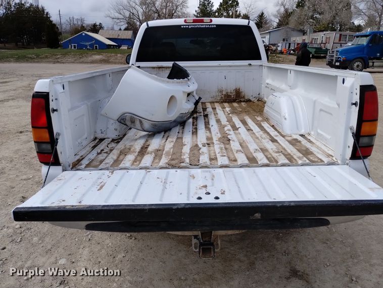 image for item DN6399 2004 GMC Sierra 2500HD  Ext. Cab pickup truck