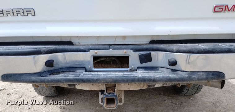 image for item DN6399 2004 GMC Sierra 2500HD  Ext. Cab pickup truck