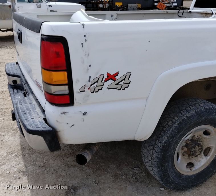 image for item DN6399 2004 GMC Sierra 2500HD  Ext. Cab pickup truck