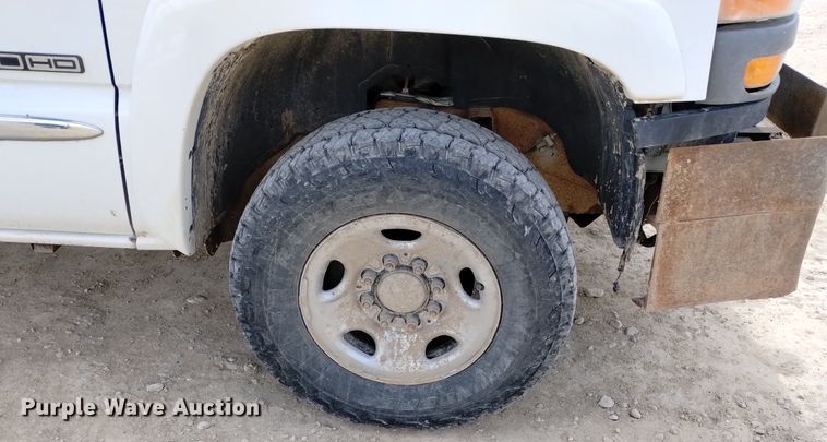 image for item DN6399 2004 GMC Sierra 2500HD  Ext. Cab pickup truck