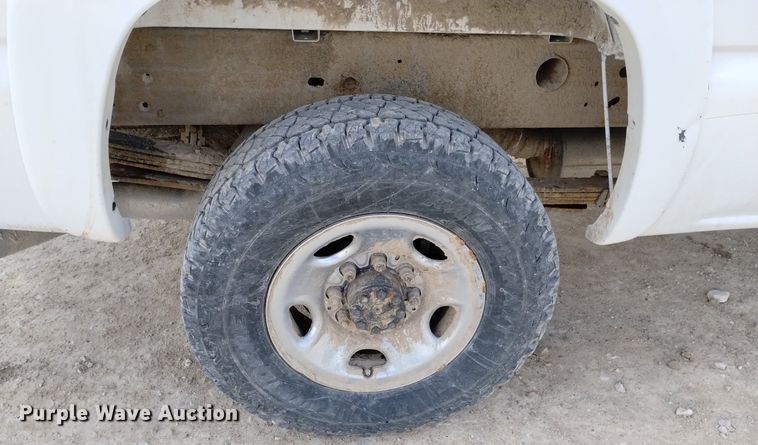 image for item DN6399 2004 GMC Sierra 2500HD  Ext. Cab pickup truck