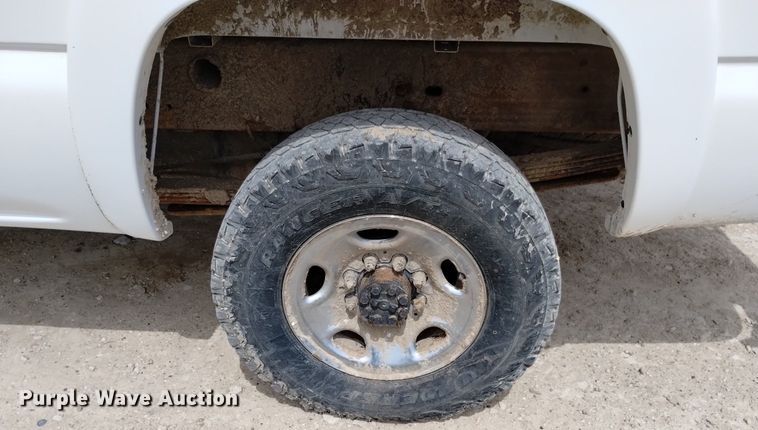 image for item DN6399 2004 GMC Sierra 2500HD  Ext. Cab pickup truck