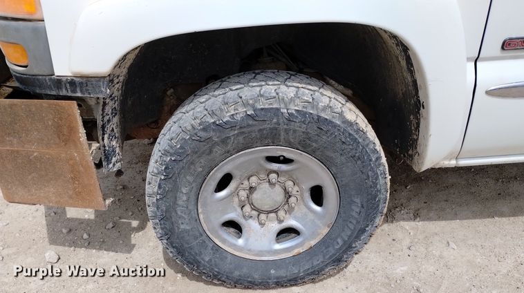 image for item DN6399 2004 GMC Sierra 2500HD  Ext. Cab pickup truck