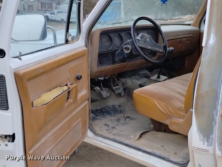 image for item DN6400 1992 Dodge Ram 150  pickup truck