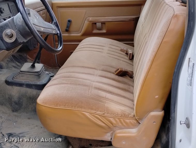 image for item DN6400 1992 Dodge Ram 150  pickup truck