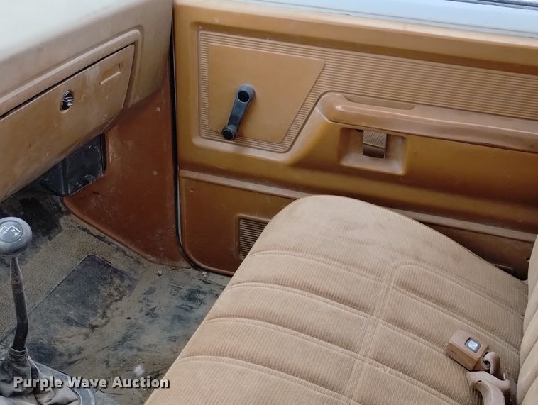 image for item DN6400 1992 Dodge Ram 150  pickup truck