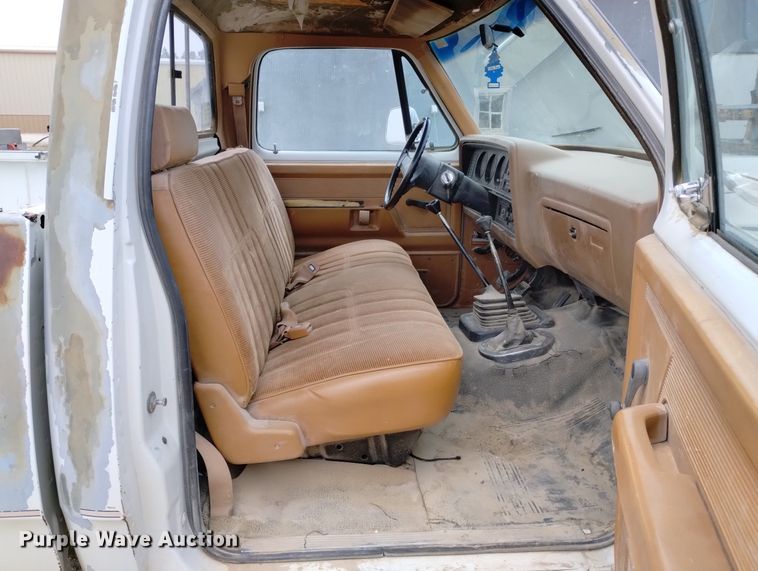 image for item DN6400 1992 Dodge Ram 150  pickup truck