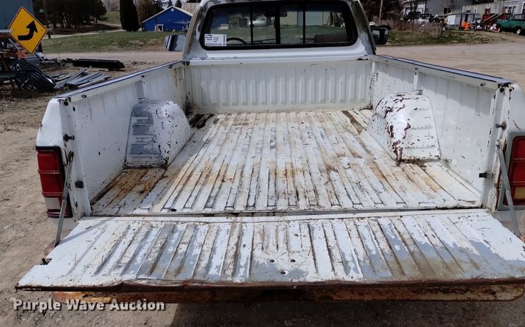 image for item DN6400 1992 Dodge Ram 150  pickup truck