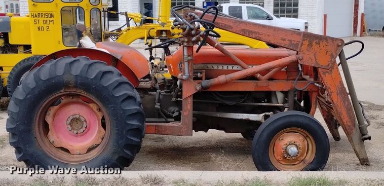 image for item DN6402 Massey Ferguson 135  tractor
