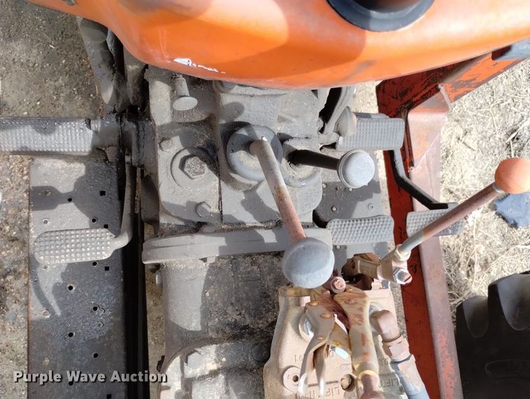 image for item DN6402 Massey Ferguson 135  tractor