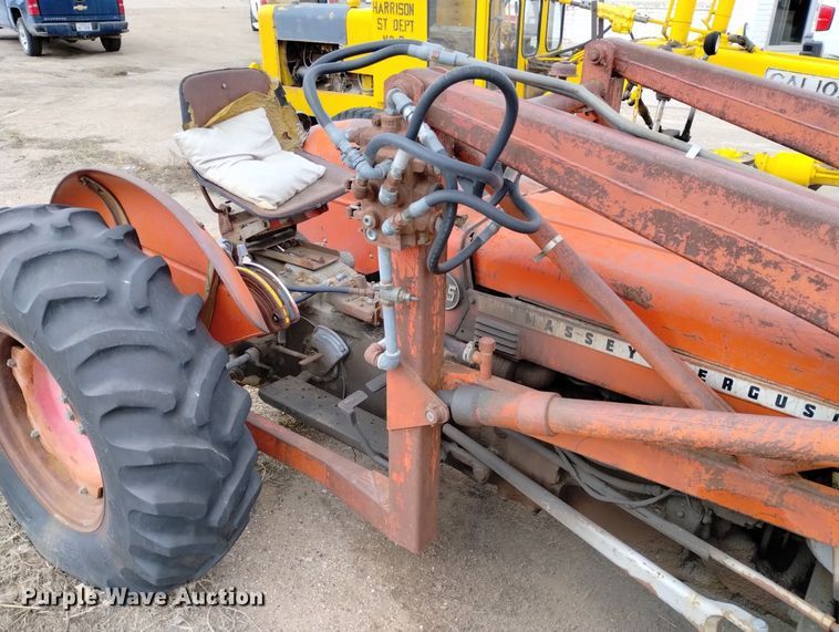 image for item DN6402 Massey Ferguson 135  tractor