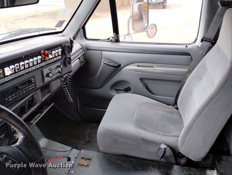 image for item DN6403 1996 Ford F350 XLT  ambulance