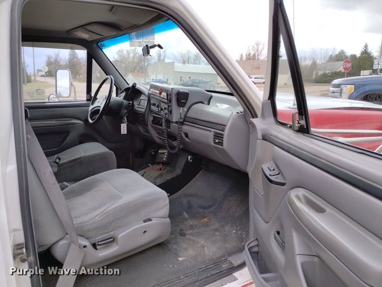 image for item DN6403 1996 Ford F350 XLT  ambulance