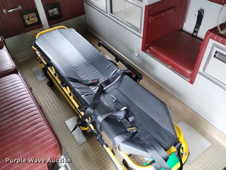 image for item DN6403 1996 Ford F350 XLT  ambulance