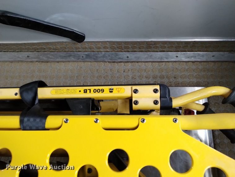 image for item DN6403 1996 Ford F350 XLT  ambulance