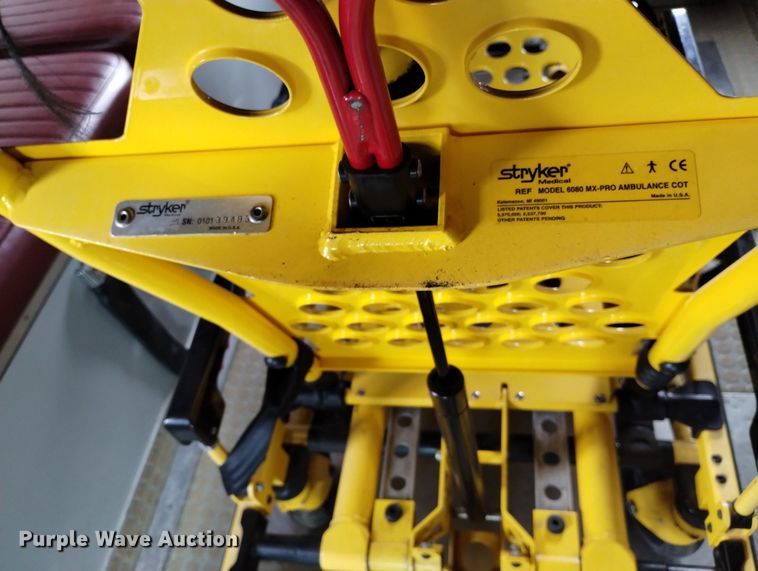 image for item DN6403 1996 Ford F350 XLT  ambulance