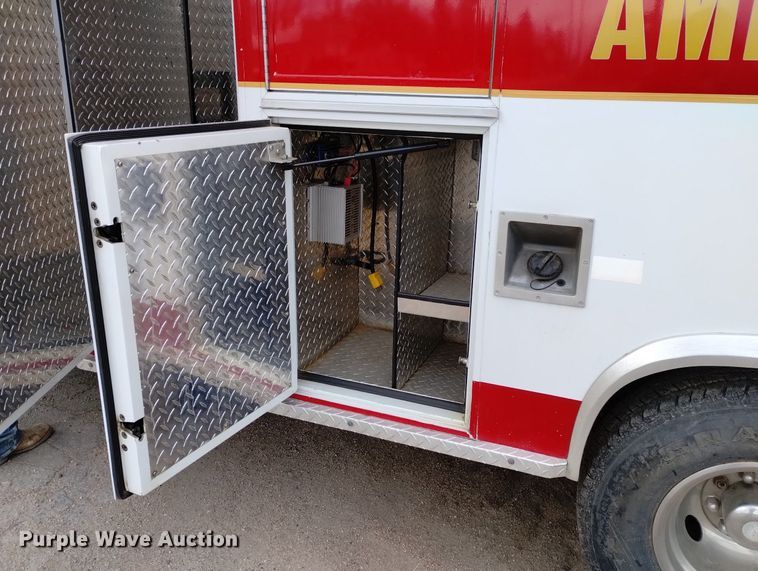 image for item DN6403 1996 Ford F350 XLT  ambulance