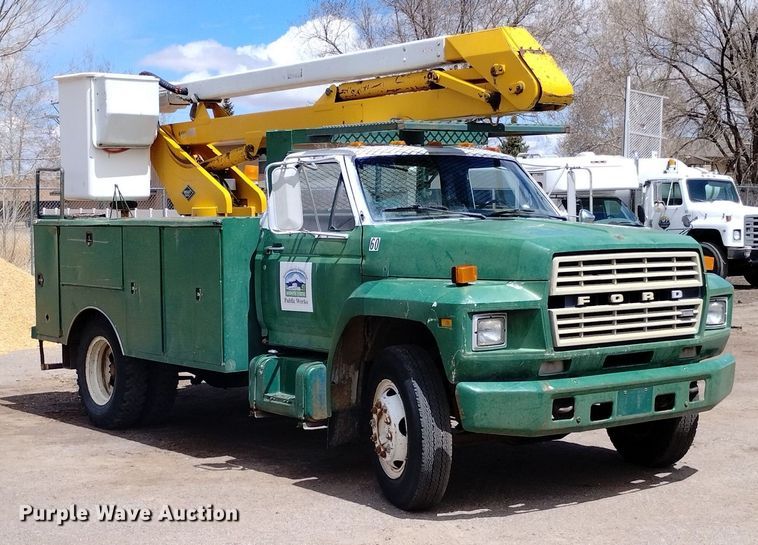 image for item DN6410 1981 Ford F700  bucket truck