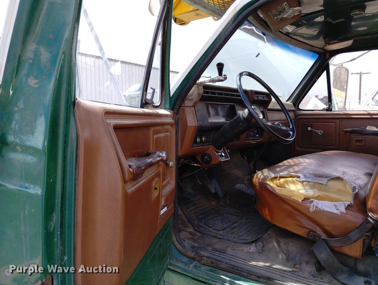 image for item DN6410 1981 Ford F700  bucket truck