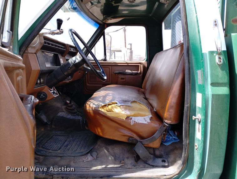 image for item DN6410 1981 Ford F700  bucket truck