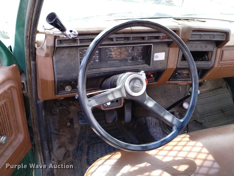 image for item DN6410 1981 Ford F700  bucket truck