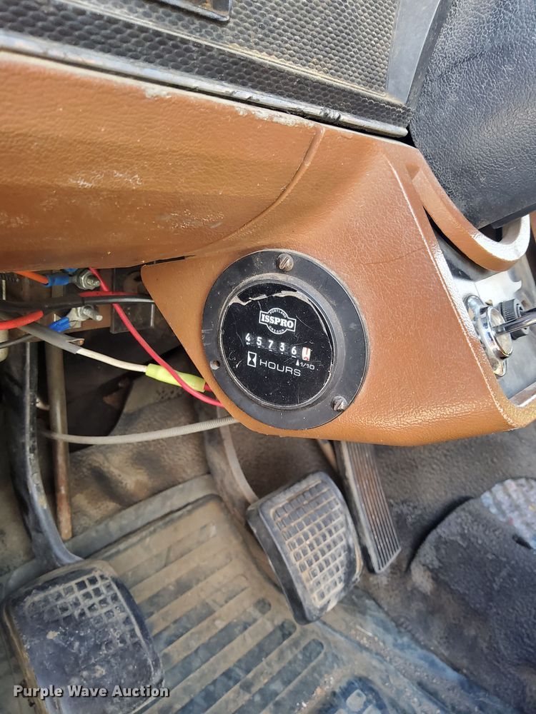 image for item DN6410 1981 Ford F700  bucket truck