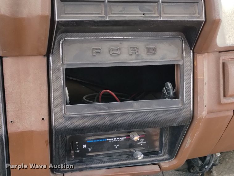 image for item DN6410 1981 Ford F700  bucket truck